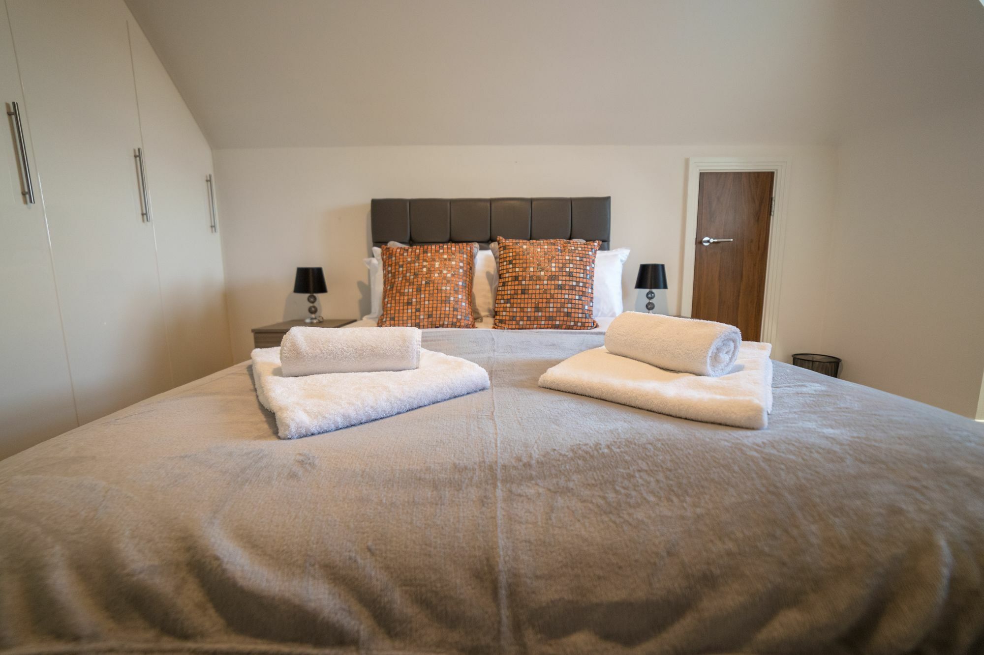 Helios Court Penthouse Serviced Apartment By Ferndale Maidenhead Esterno foto